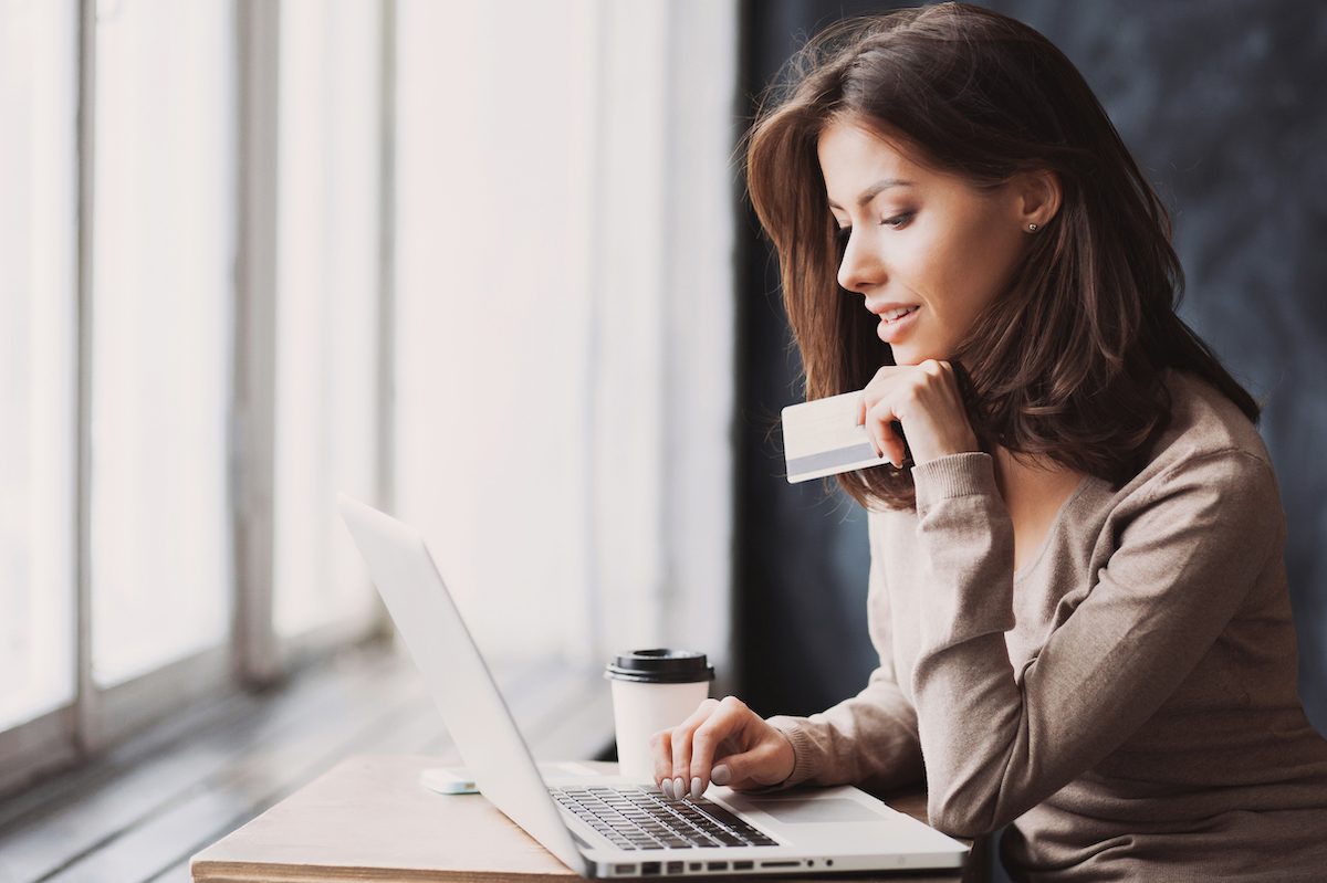 High-Income Consumers Shop Online 40% More Than Low-Income